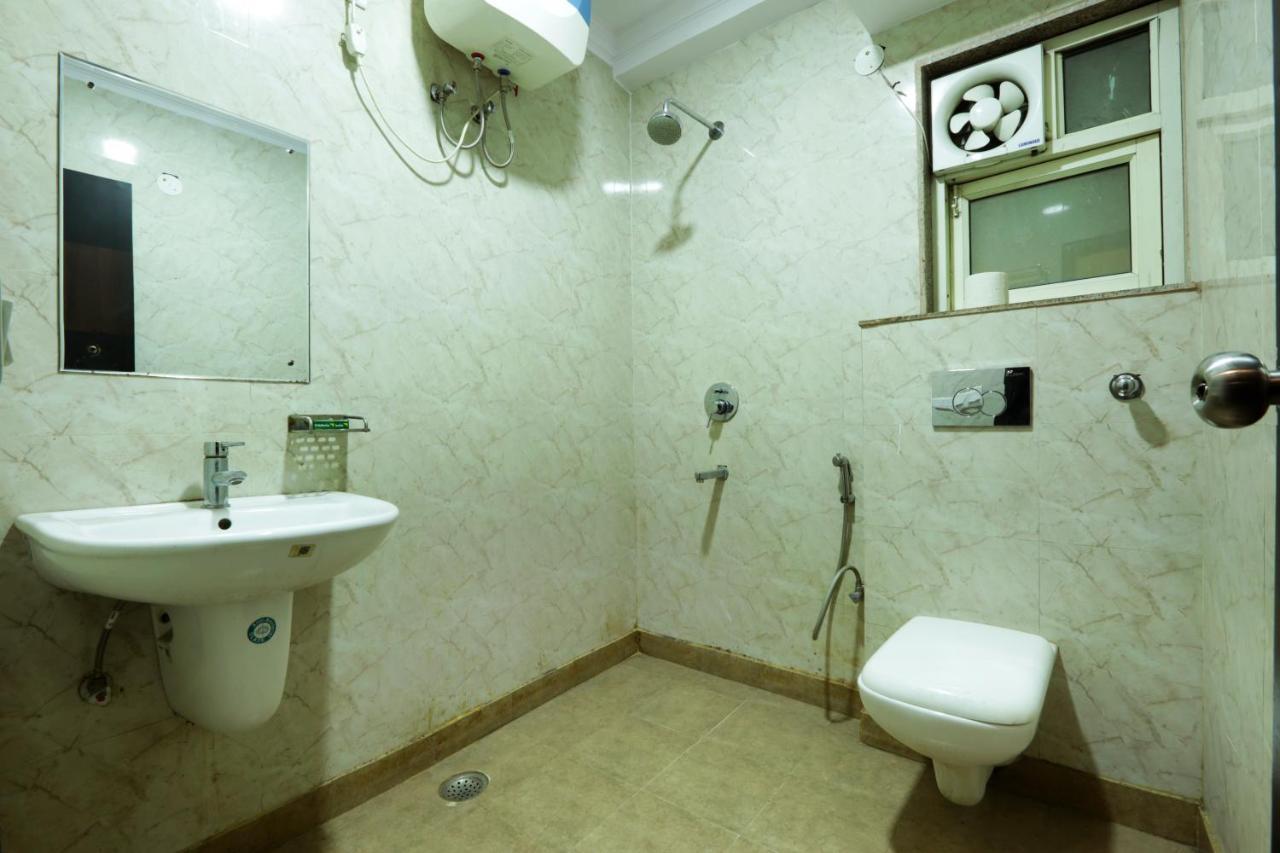 Green Plaza At Airport Hotel Ню Делхи Екстериор снимка
